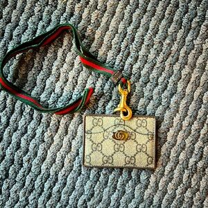 Mini Gucci wallet with strap, in great condition